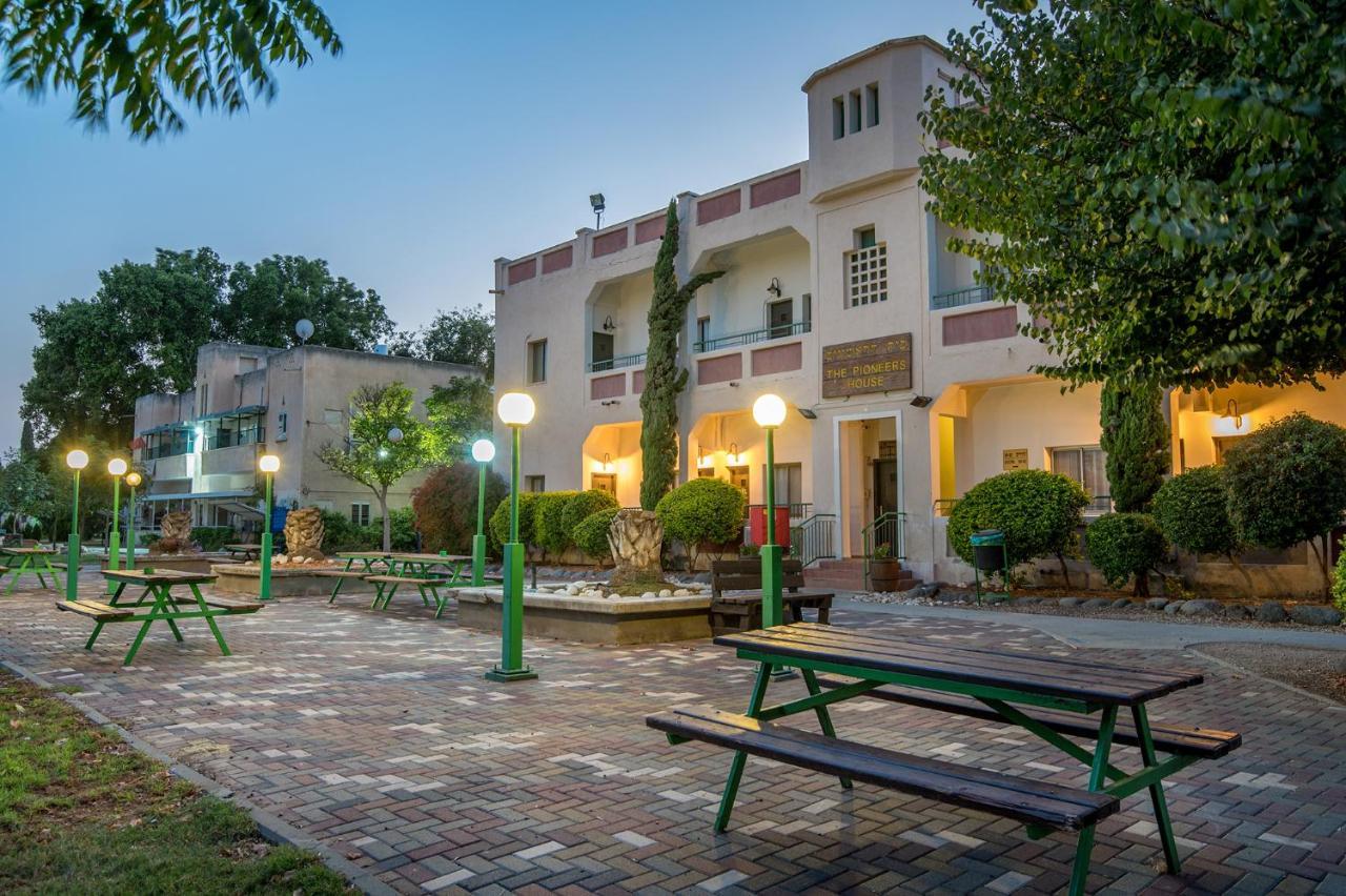 Degania Bet Kibbutz Country Lodging Hotel Кинерет Екстериор снимка